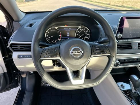 Used 2022 Nissan Altima 2.5 SV FWD image 14