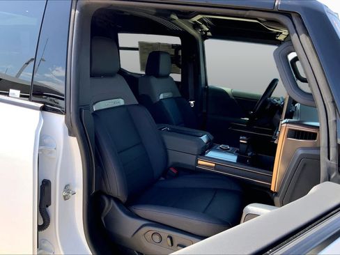 Certified 2025 GMC Hummer EV 3X w/ LPO, Dark Essentials Package AWD/4WD image 8
