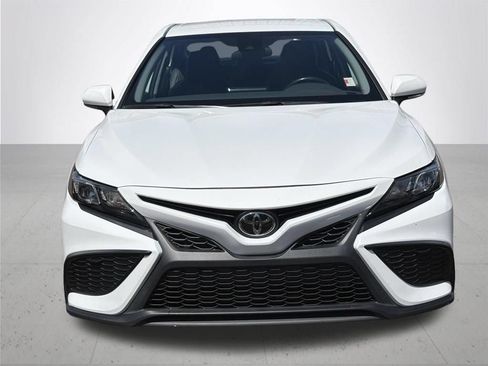 Used 2024 Toyota Camry SE FWD image 3