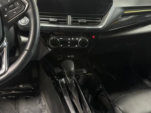 Used 2025 Chevrolet Trax ACTIV w/ Sunroof Package FWD image 9
