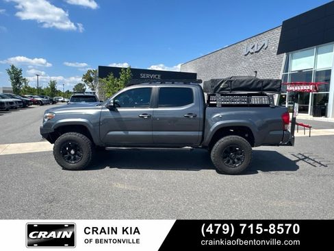 Used 2017 Toyota Tacoma TRD Sport w/ Tow Package (A/T) AWD/4WD image 8