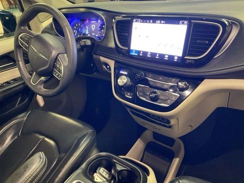 Used 2022 Chrysler Pacifica Touring-L image 7