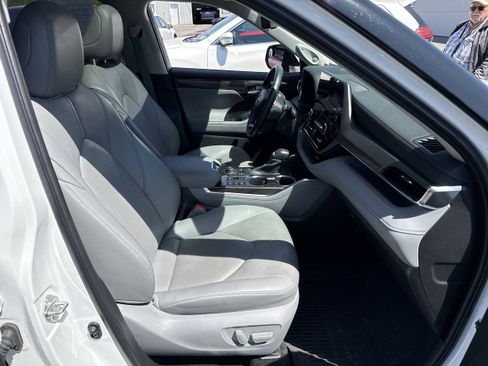 Used 2023 Toyota Highlander Limited AWD/4WD image 16
