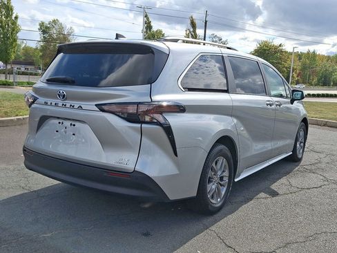 Used 2024 Toyota Sienna XLE image 26