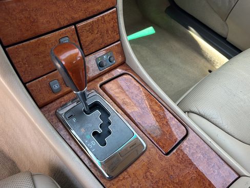 Used 2004 Lexus LS 430 w/ Modern Luxury Pkg RWD image 23