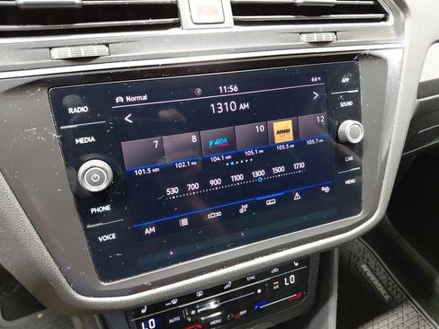 Used 2022 Volkswagen Tiguan SE AWD/4WD image 31