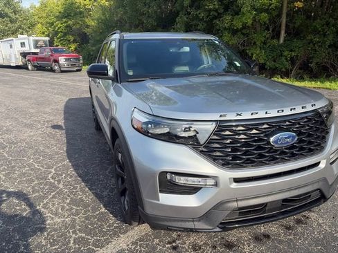 Used 2023 Ford Explorer ST-Line w/ Class IV Trailer Tow Package AWD/4WD image 7