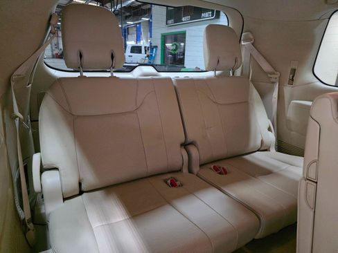 Used 2013 Lexus LX 570 4WD w/ Luxury Pkg w/Pre-crash image 26