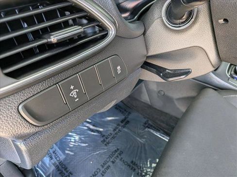 Used 2018 Hyundai Elantra GT image 12