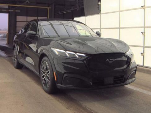 Used 2025 Ford Mustang Mach-E Premium image 4