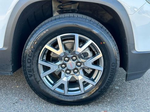 Used 2023 GMC Acadia SLT image 44