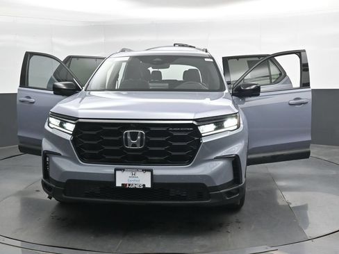Used 2025 Honda Pilot Black Edition image 46