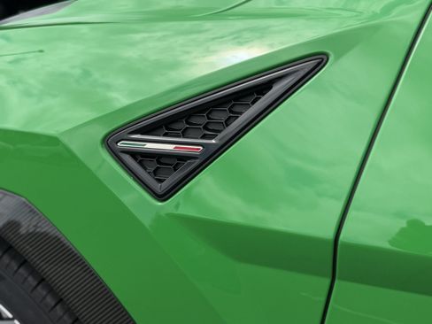 Used 2024 Lamborghini Urus Performante AWD/4WD image 15