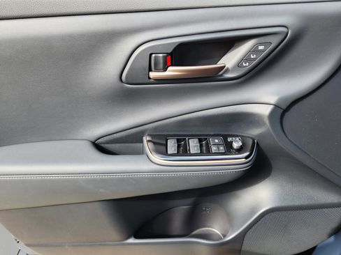 Used 2025 Toyota Crown Signia w/ Advanced Technology Package image 30