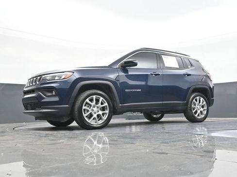 Used 2024 Jeep Compass Latitude AWD/4WD image 55