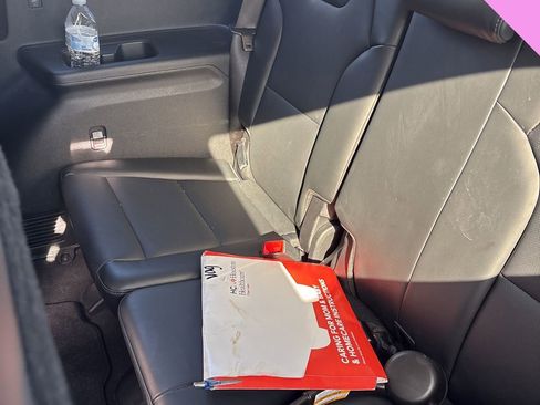 Used 2024 Kia Telluride S w/ S Sunroof Package image 19