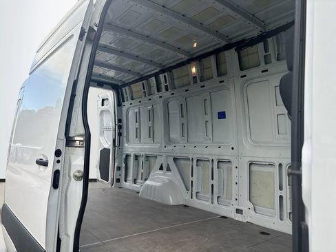 Used 2023 Mercedes-Benz Sprinter 2500 image 16