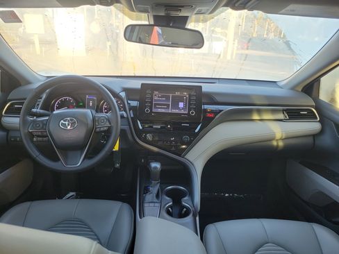 Used 2023 Toyota Camry SE image 10