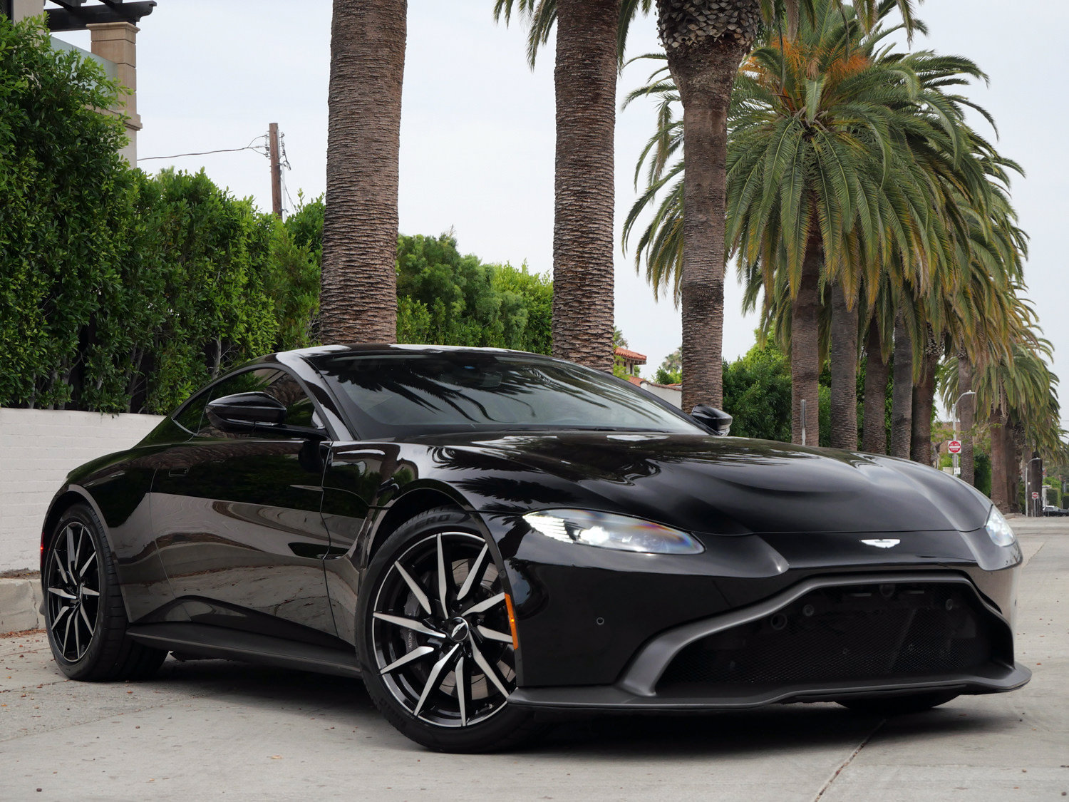 Used 2020 Aston Martin V8 Vantage Coupe RWD image 1