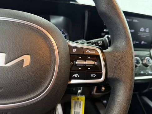Certified 2023 Kia Sorento LX AWD/4WD image 28