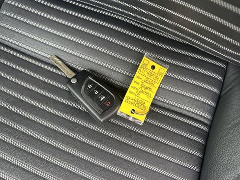 Used 2024 Toyota Camry SE image 31