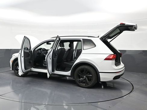 Used 2024 Volkswagen Tiguan SE R-Line FWD image 31