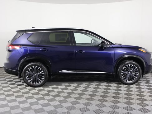 Used 2024 Nissan Rogue Platinum w/ Platinum Premium Package image 5