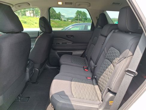 Used 2026 Nissan Pathfinder SV AWD/4WD image 10