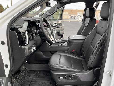 Used 2024 GMC Sierra 2500 Denali image 3