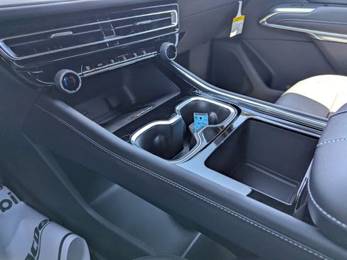 New 2026 Chevrolet Traverse LT w/ Midnight/Sport Edition AWD/4WD image 25