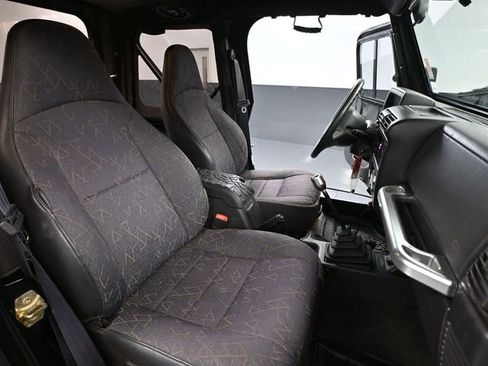 Used 2002 Jeep Wrangler X image 29