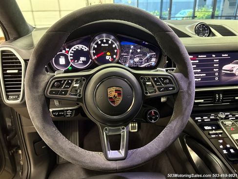 Used 2022 Porsche Cayenne Turbo AWD/4WD image 17