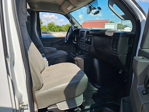 Used 2023 GMC Savana 2500 Extended w/ Driver Convenience Package RWD image 5