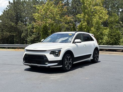 Used 2023 Kia Niro SX Touring FWD image 14