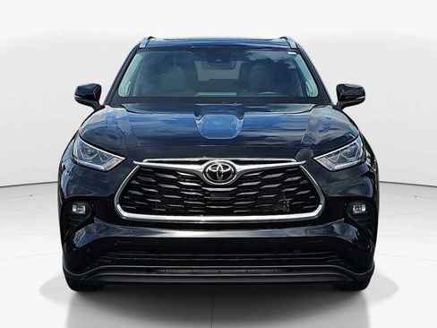 Used 2022 Toyota Highlander Limited FWD image 12
