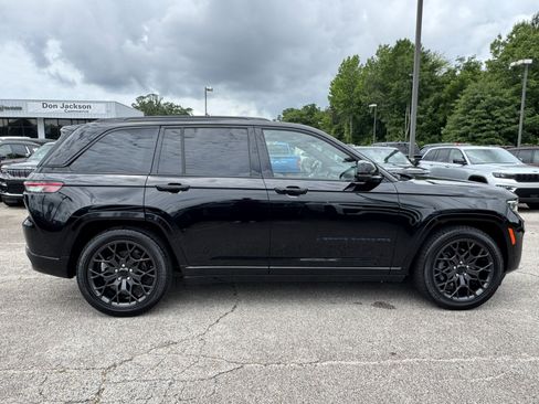 Used 2024 Jeep Grand Cherokee Summit AWD/4WD image 4