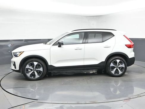 Used 2026 Volvo XC40 B5 Plus AWD/4WD image 6