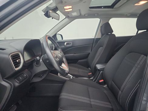 Used 2025 Hyundai Venue SEL FWD image 19