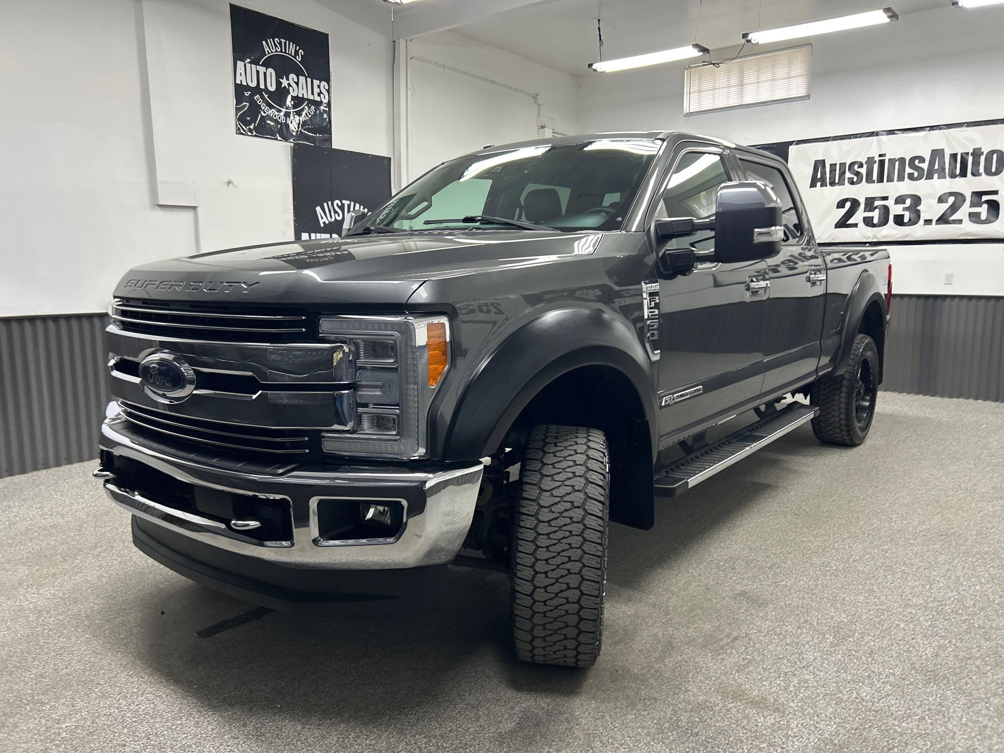 Used 2017 Ford F250 Lariat w/ Lariat Ultimate Package AWD/4WD image 3