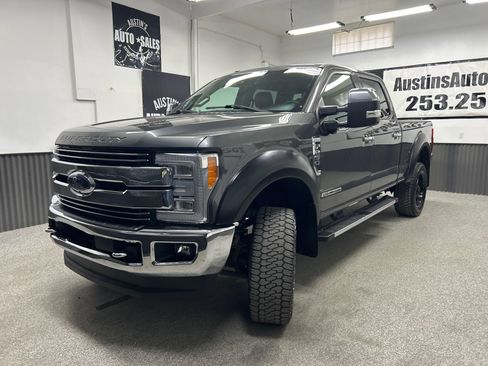 Used 2017 Ford F250 Lariat w/ Lariat Ultimate Package AWD/4WD image 3