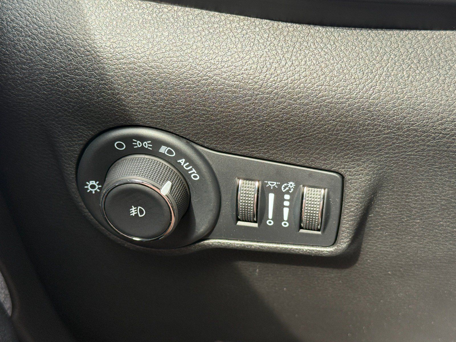 Used 2025 Jeep Compass Latitude AWD/4WD image 28