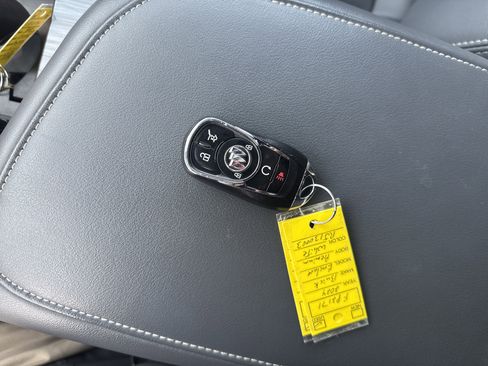 Used 2024 Buick Enclave Premium image 30