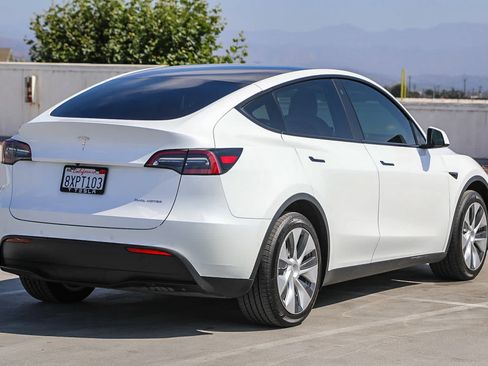 Used 2021 Tesla Model Y Long Range AWD/4WD image 4