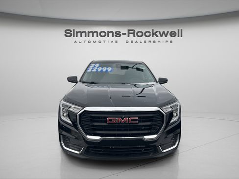 Used 2024 GMC Terrain SLE image 1