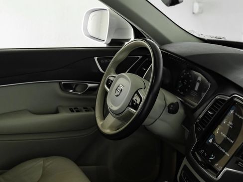 Used 2020 Volvo XC90 T5 Momentum w/ Protection Package Premier FWD image 13