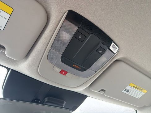 Used 2023 Kia Niro EX image 32