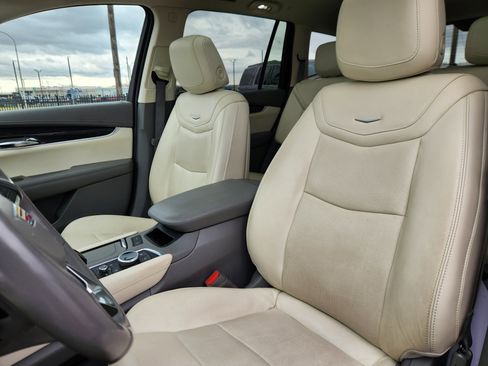 Used 2020 Cadillac XT6 Premium Luxury image 7