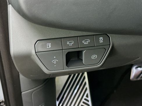 Used 2024 Kia EV9 GT-Line AWD/4WD image 17