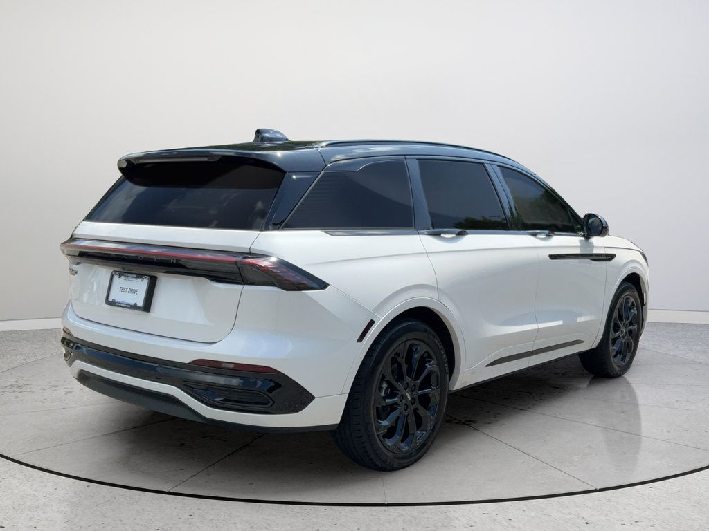 Used 2025 Lincoln Nautilus Reserve AWD/4WD image 6