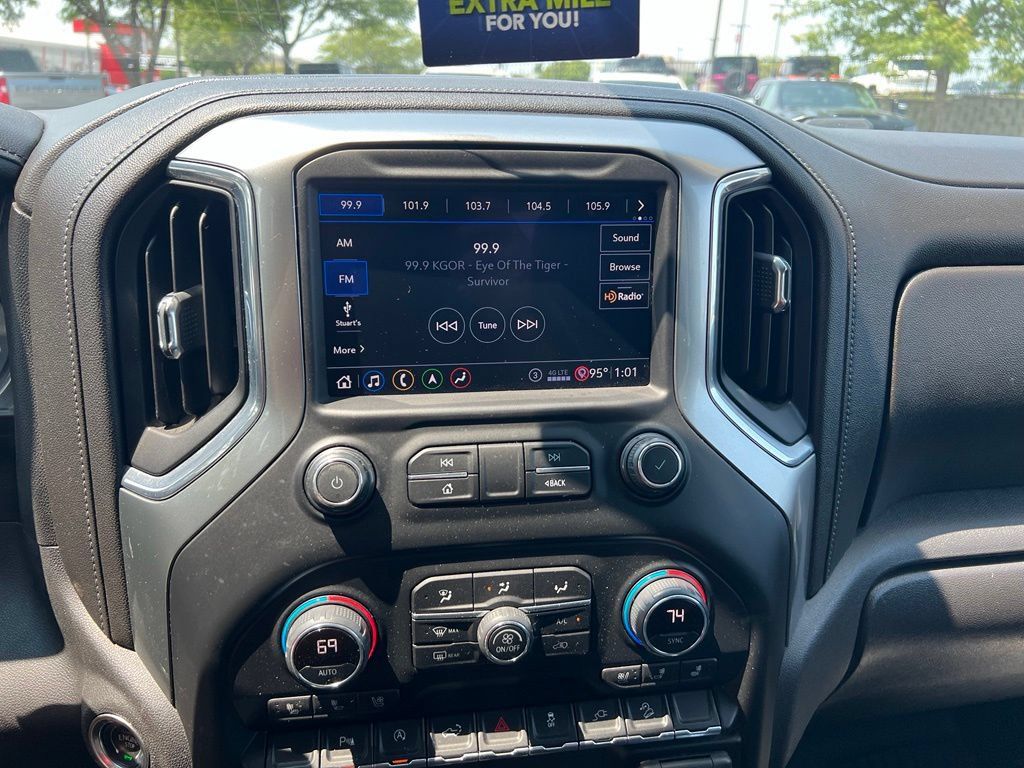 Used 2020 Chevrolet Silverado 1500 LTZ AWD/4WD image 38
